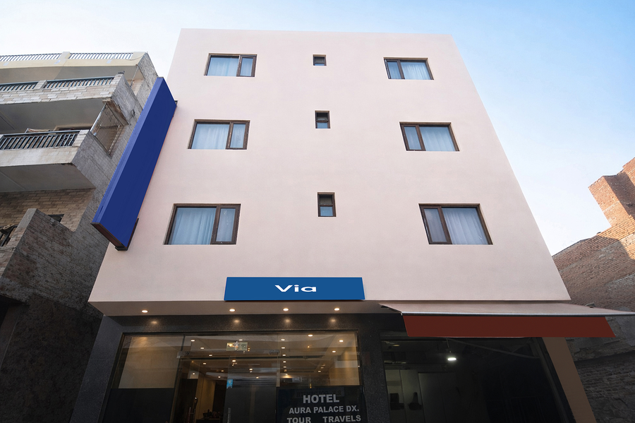 via aura palace