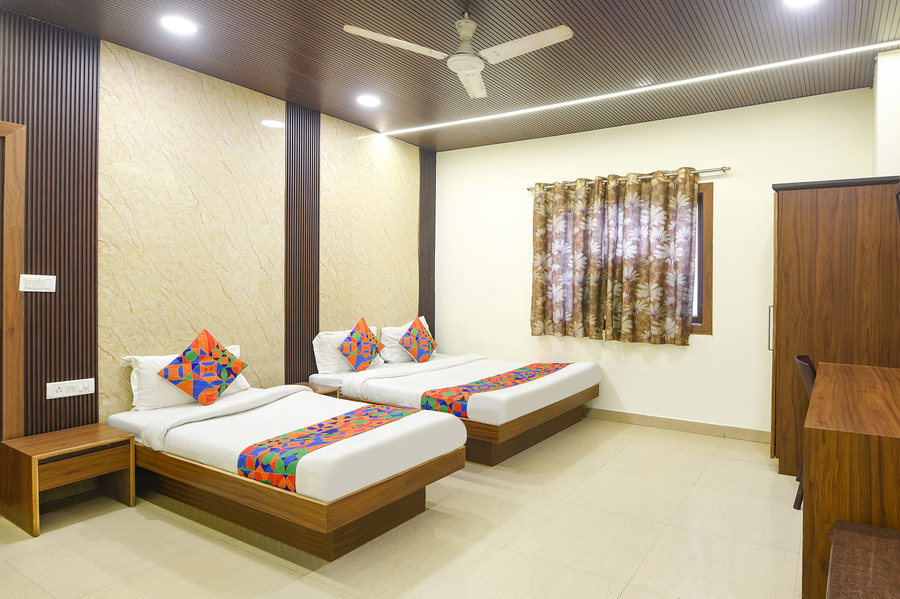 via aura palace