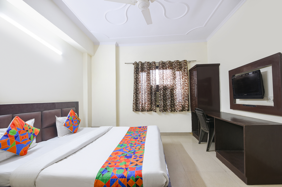 via aura palace