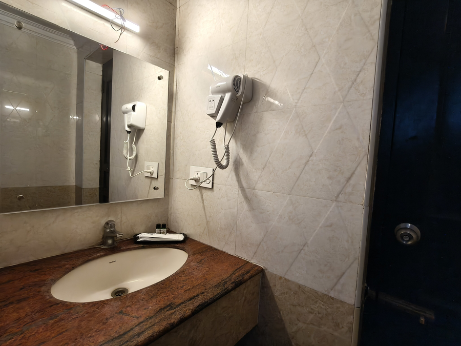 hotel sahana castle