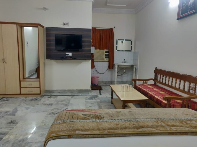 hotel gangotri international