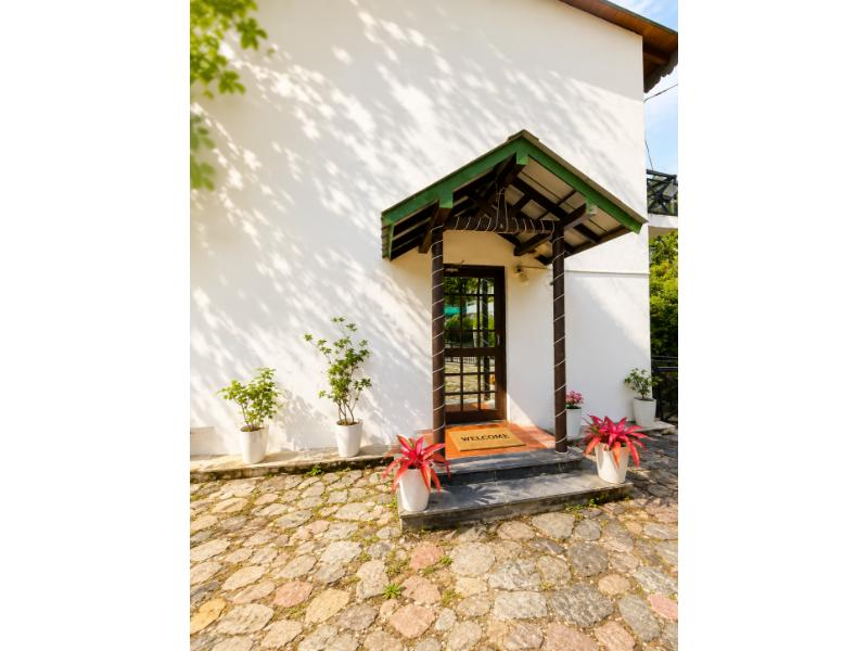aesquire home stay by trahes haven