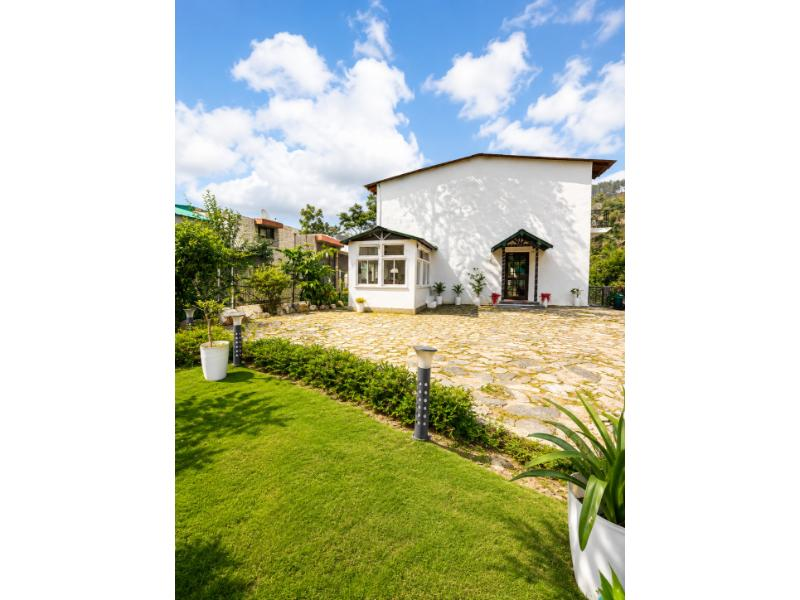 aesquire home stay by trahes haven