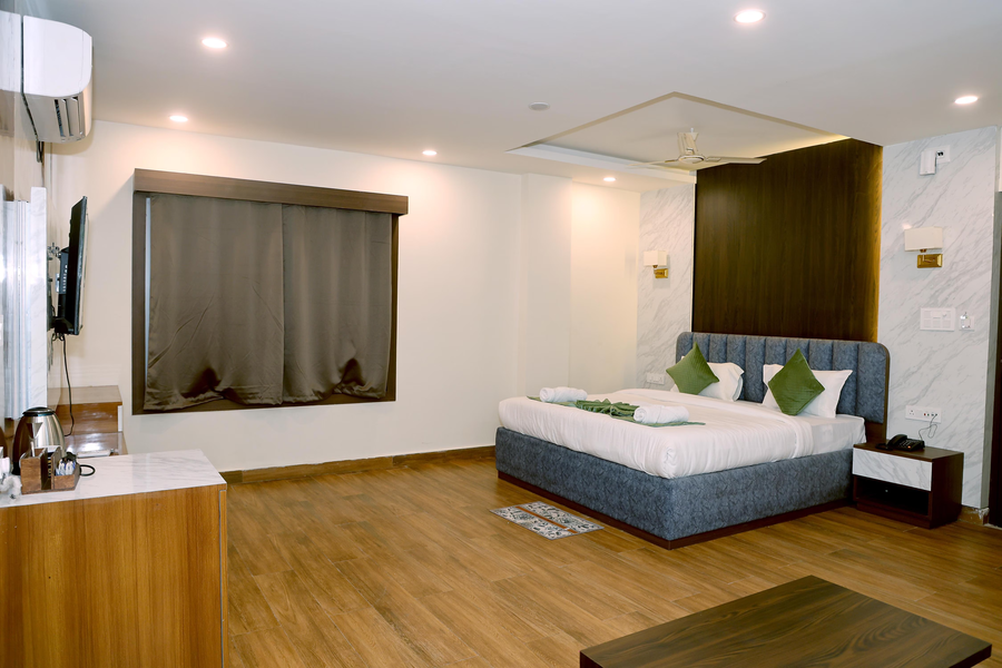 grand meridian hotel and restaurant