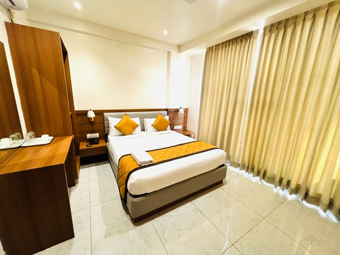 dhisha woods hotel