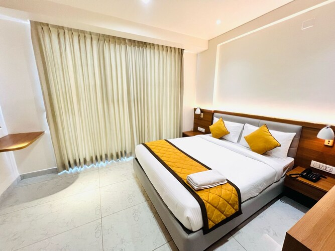 dhisha woods hotel