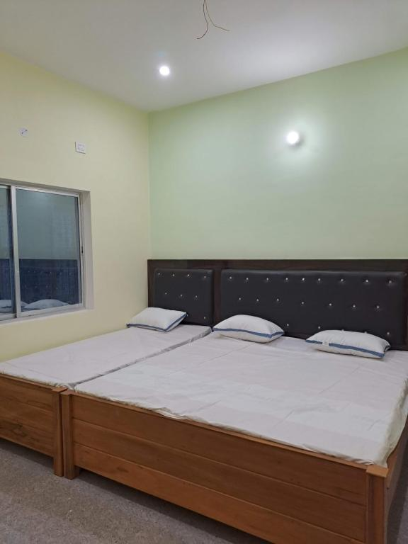 hotel a v priya