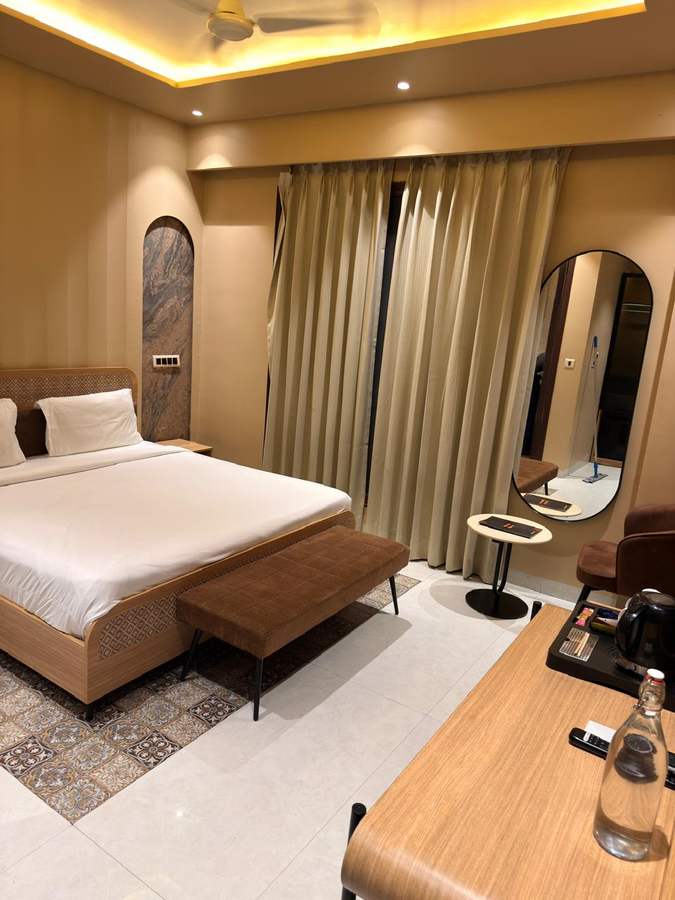 saltstayz premier noida sector 135 expressway