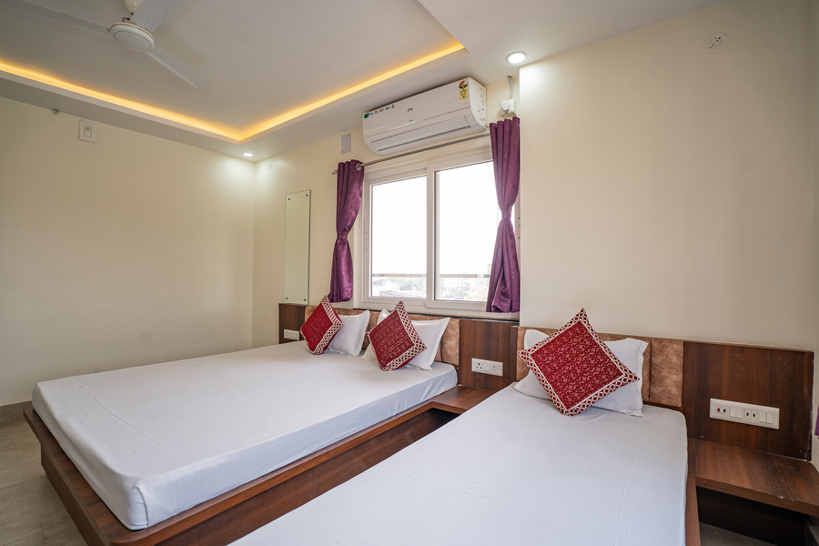hotel shivpriya palace