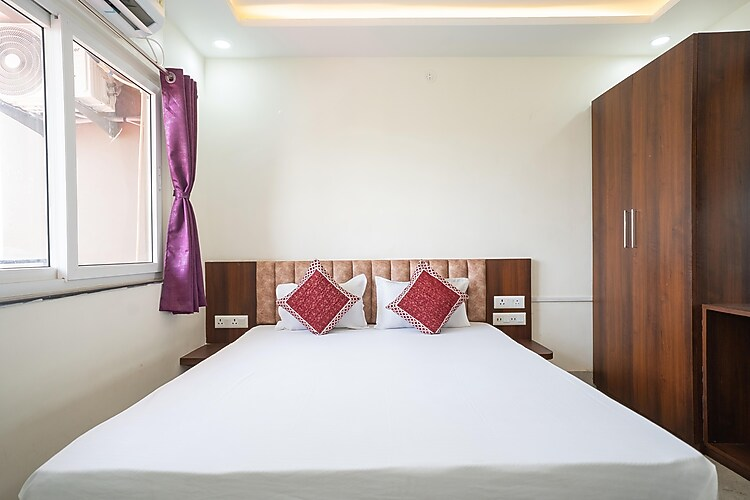 hotel shivpriya palace