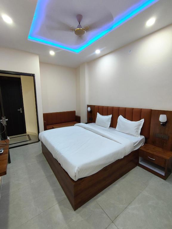 hotel pawan kunj stay and food