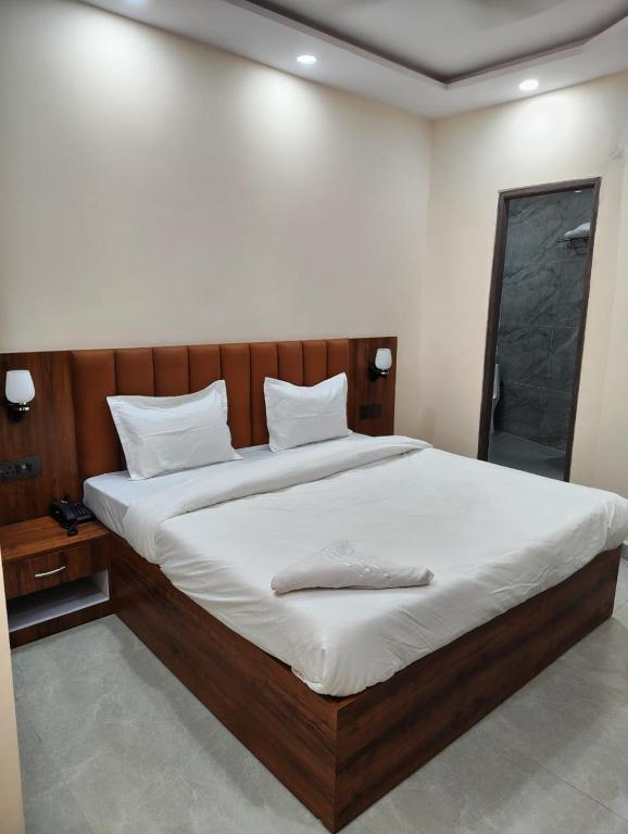 hotel pawan kunj stay and food