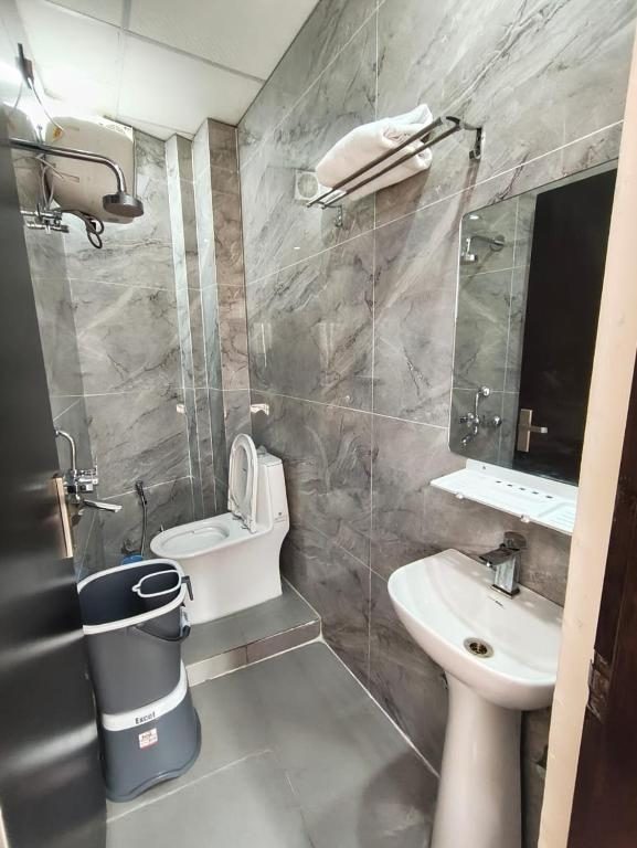 hotel pawan kunj stay and food