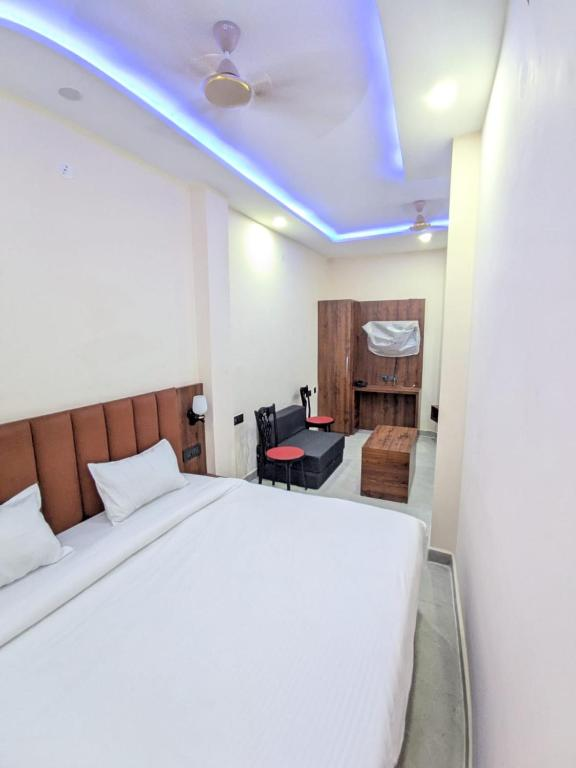 hotel pawan kunj stay and food