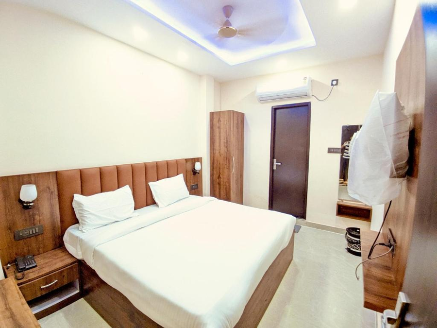 hotel pawan kunj stay and food