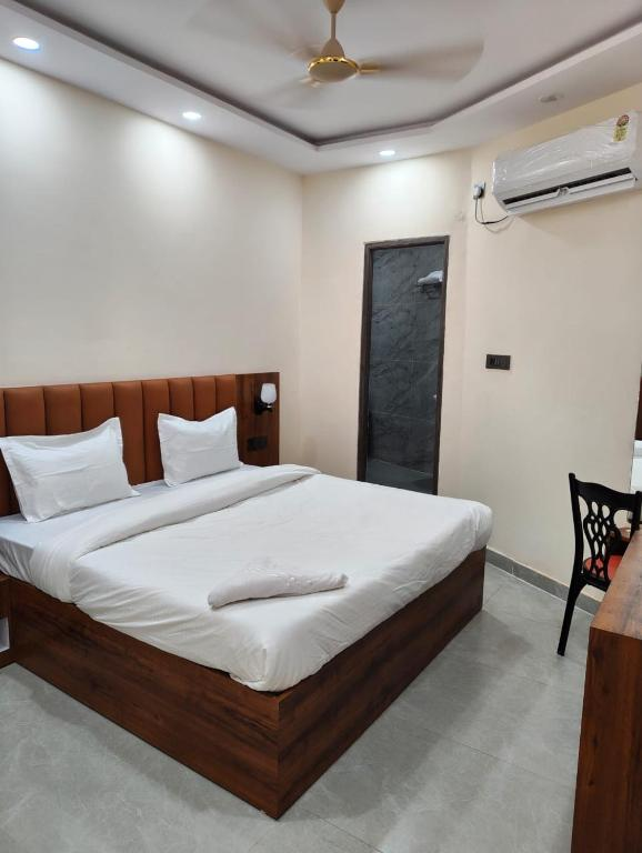 hotel pawan kunj stay and food