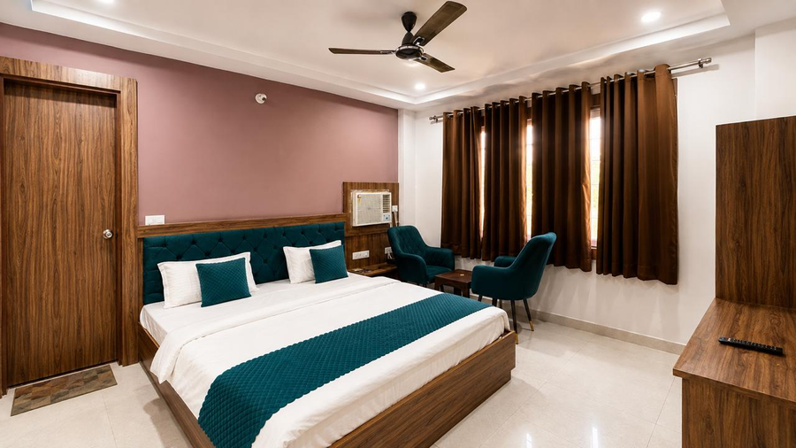 hotel triyugi dham