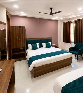 hotel triyugi dham