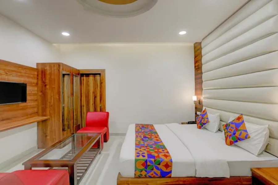 fabhotel the elegant