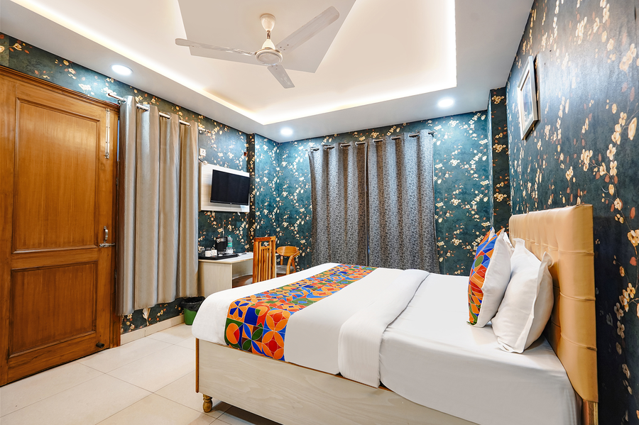 fabhotel expressway 135