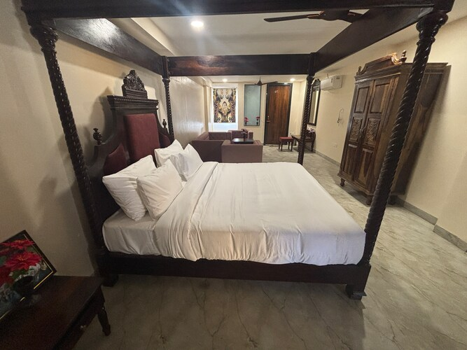 rajmahal hotel and resort