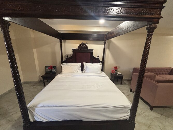 rajmahal hotel and resort