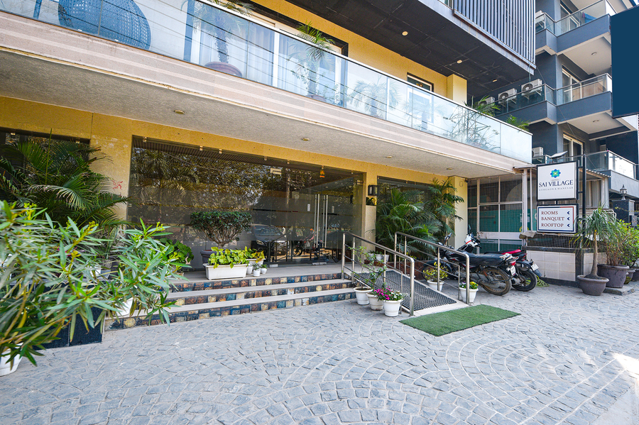 fabhotel sai village sector 46