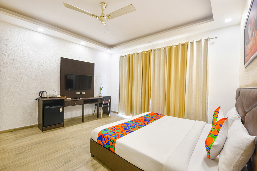 fabhotel sai village sector 46