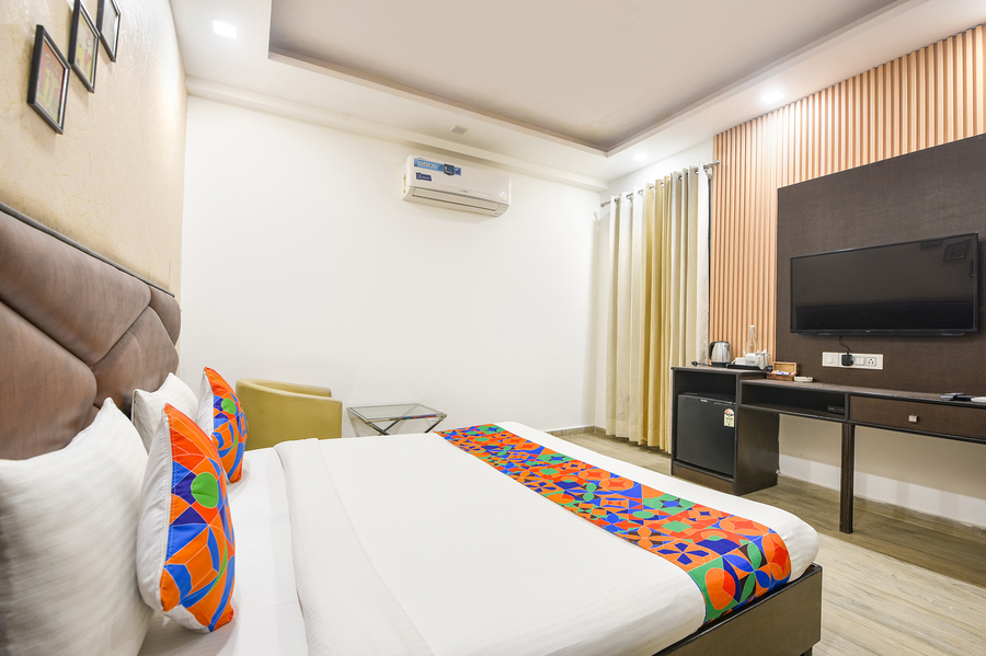 fabhotel sai village sector 46