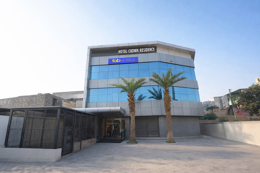 Fabhotel Crown Residency,A-72, 18/1, Mathura Road, Ajrondi Faridabad, Sector-20A, Sector 20, Faridabad 121006,3 star