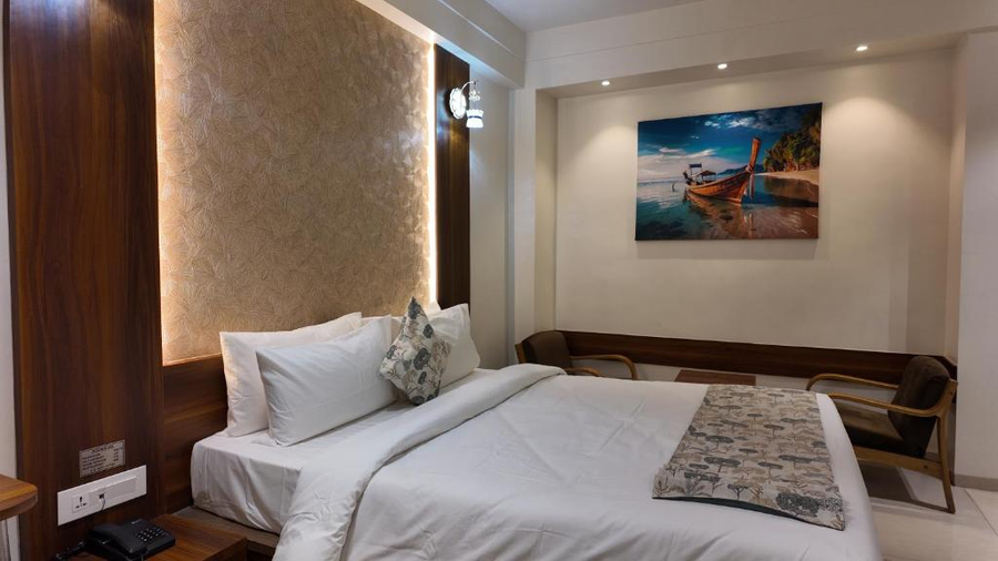 the palm regency beacon vapi