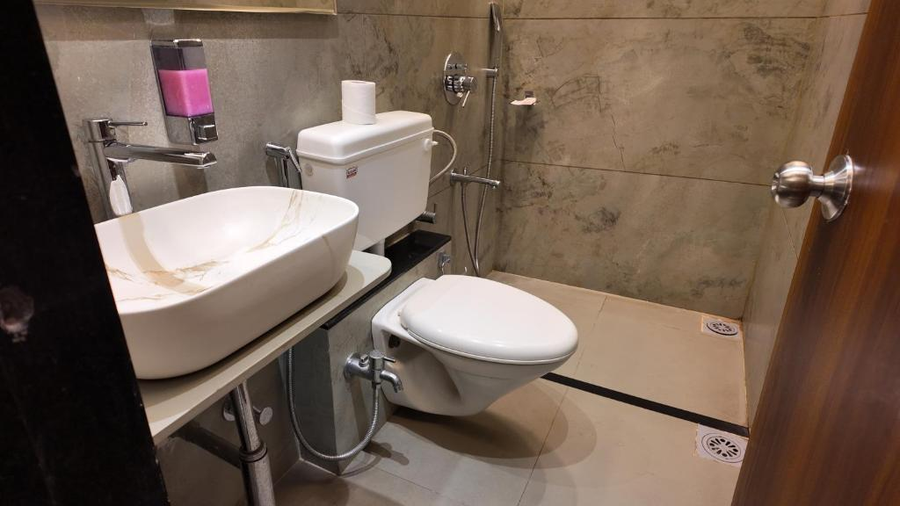 the palm regency beacon vapi