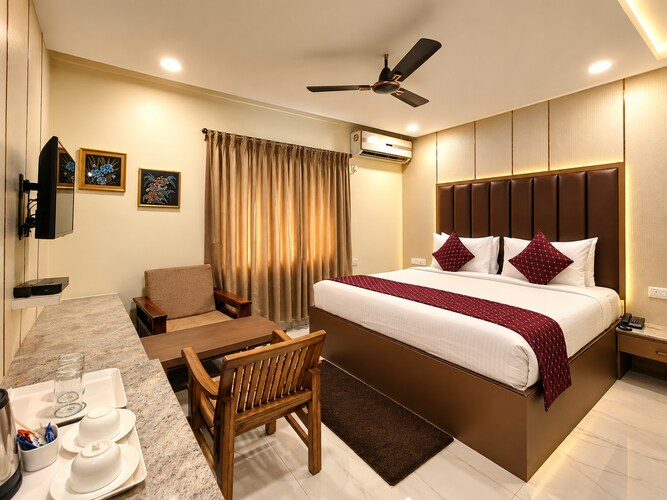 hotel arya palace