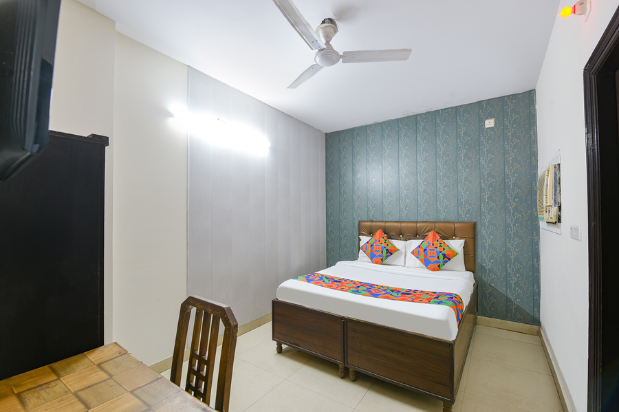 Via Cosy Stay,1661/15, Main Road, Govindpuri, Kalkaji,3 star