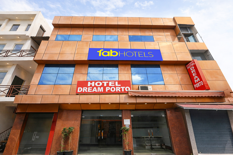 Fabhotel Dream Porto,104/2/2, National Highway 8, Near Igi Airport, Aerocity Zone, Mahipalpur, New Delhi 110037,3 star