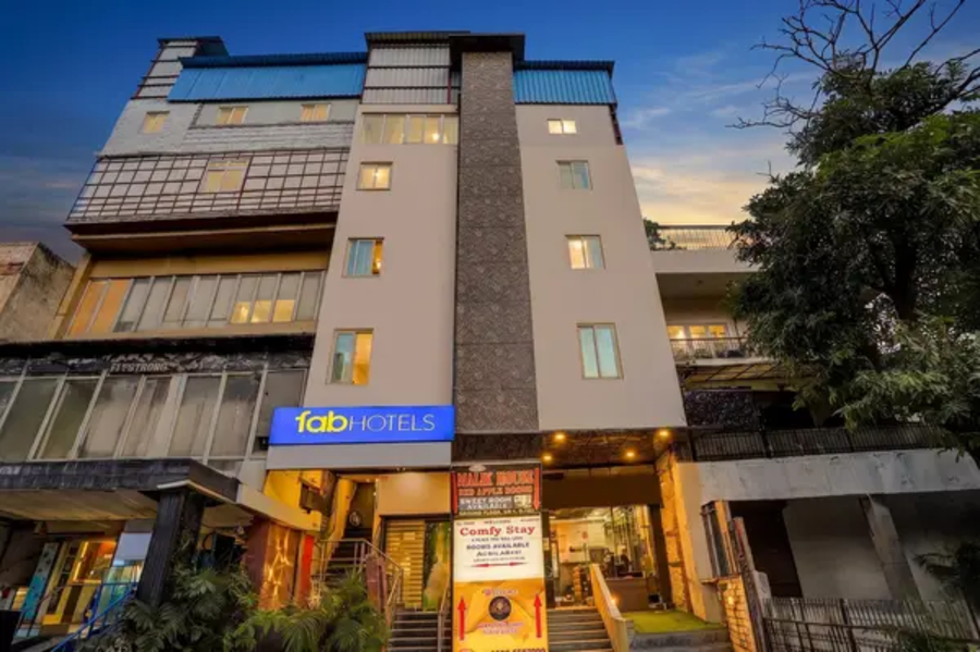 Fabhotel Casa Royal,C-195, Opposite Mutton Mahal, Greater Kailash-1, M Block, Greater Kailash I, New Delhi 110048,3 star