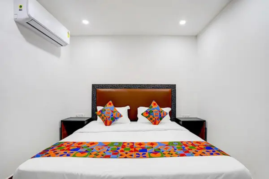Fabhotel Casa Royal,C-195, Opposite Mutton Mahal, Greater Kailash-1, M Block, Greater Kailash I, New Delhi 110048,3 star