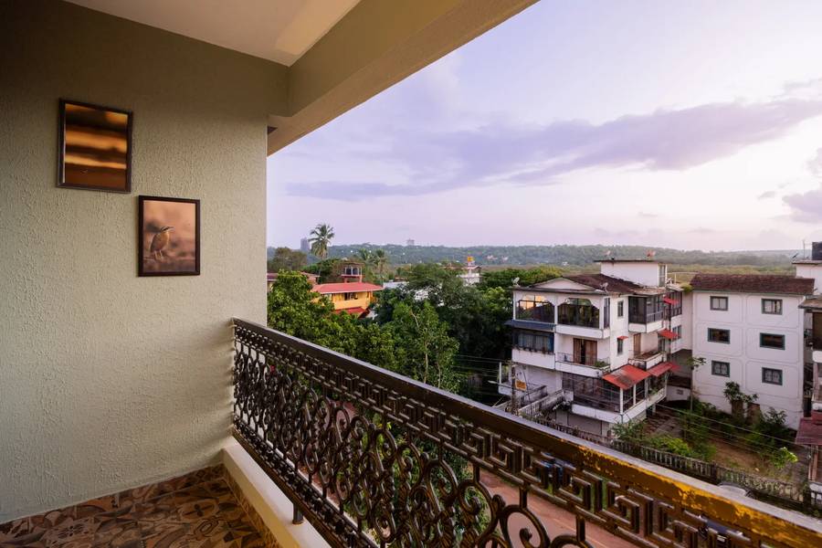 Elivaas 1 Bhk With Jacuzzi & Lift | Kamerios Brisa,Candolim Beach-North Goa,5 star