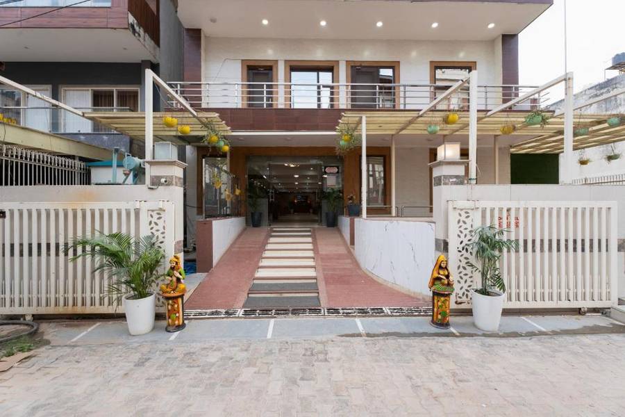 The Lodgers Hotel - Sector 38 Near Medanta Medicity,Sector 38,3 star