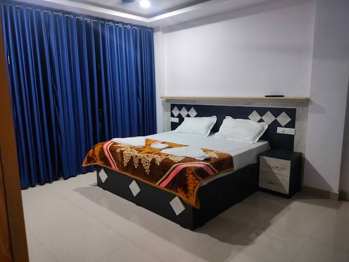 The Pramukh Hotel,,2 star