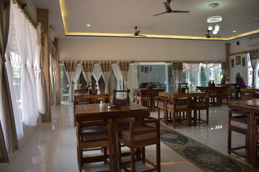 Luxurious Beach Resort,,3 star