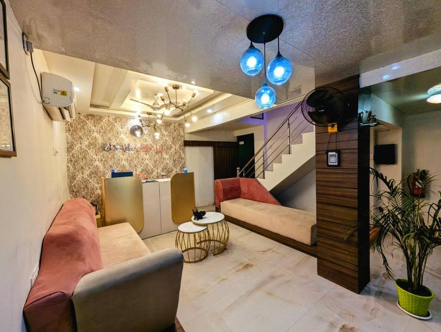 The Vibs International,Damoh,3 star
