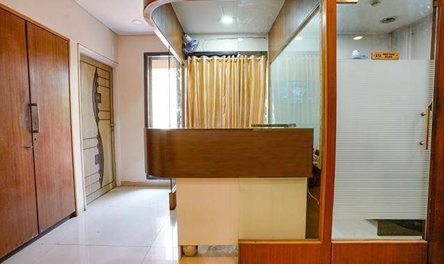 prabhu sharan b glitz hotels