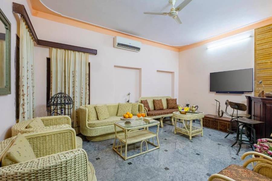 alaya stays 2 bhk with garden and outdoor area abhimanyu mansion topaz