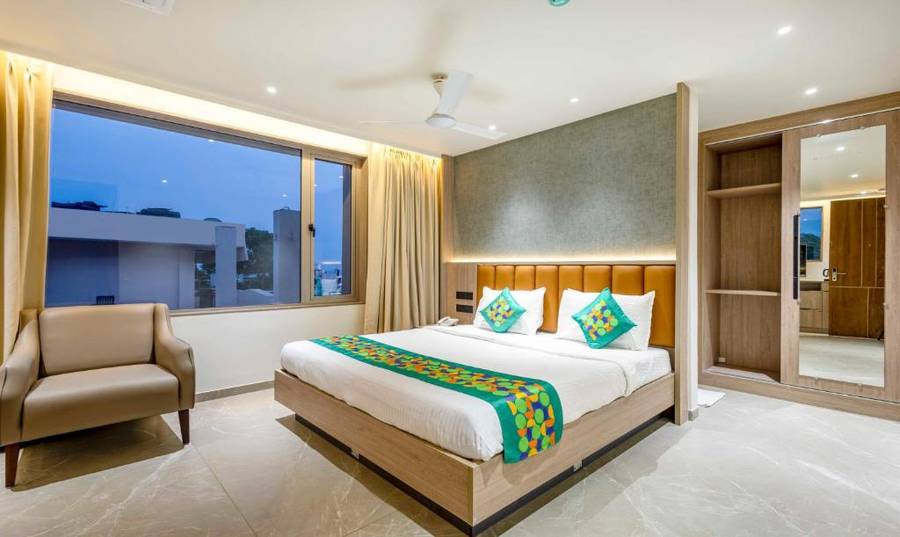 Treebo Lalitha, Rk Beach,,3 star