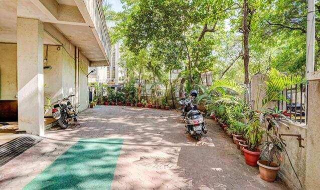 prabhu sharan b glitz hotels