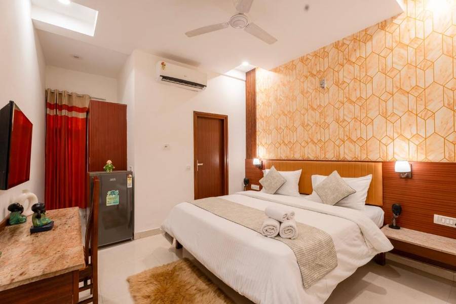 The Lodgers Hotel - Sector 38 Near Medanta Medicity,Sector 38,3 star