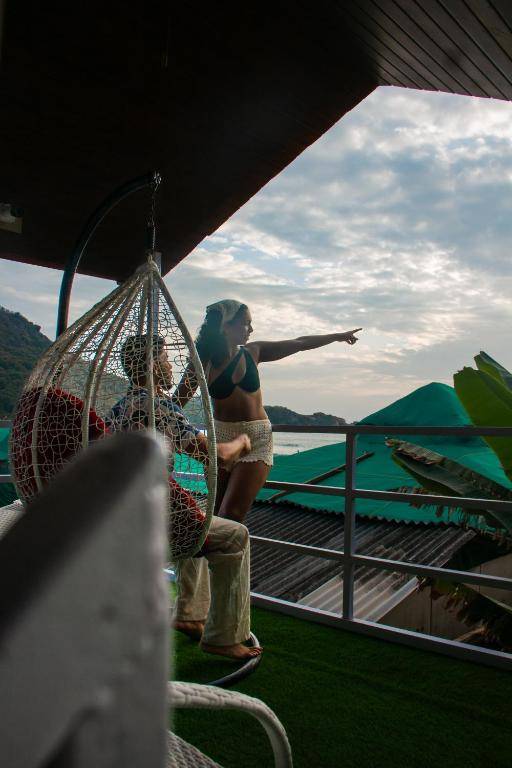 Luxurious Beach Resort,,3 star