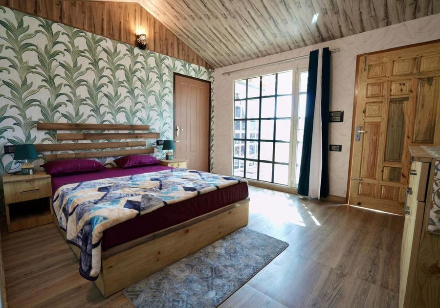 Jolly Retreat,,3 star