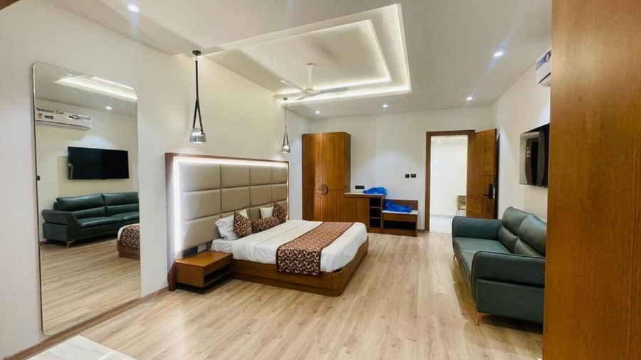 Lawrence Tungsten Resort,,4 star